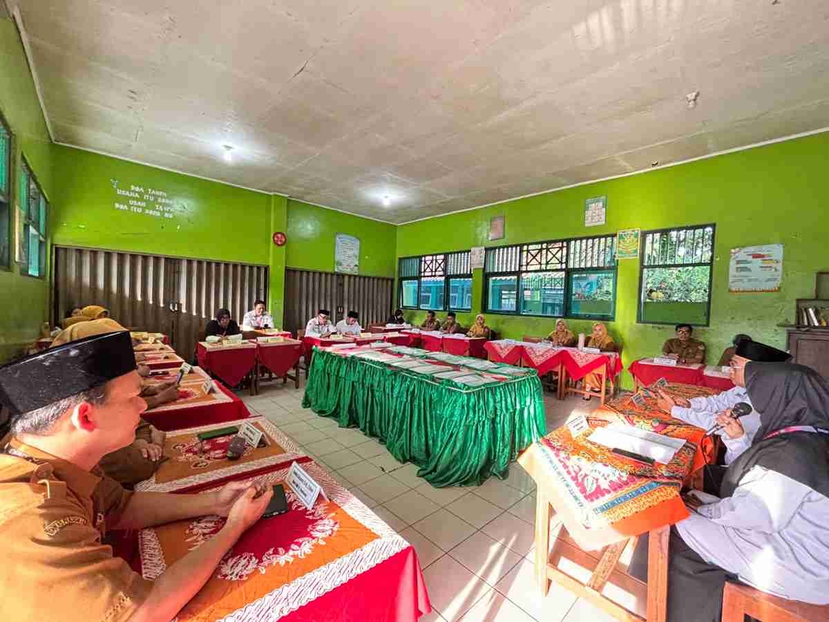 Mujahadah Mengawali Hari, Pengawas Dimantapkan—MTs Negeri 3 Banyumas Siap Sukseskan TKAD dan UM