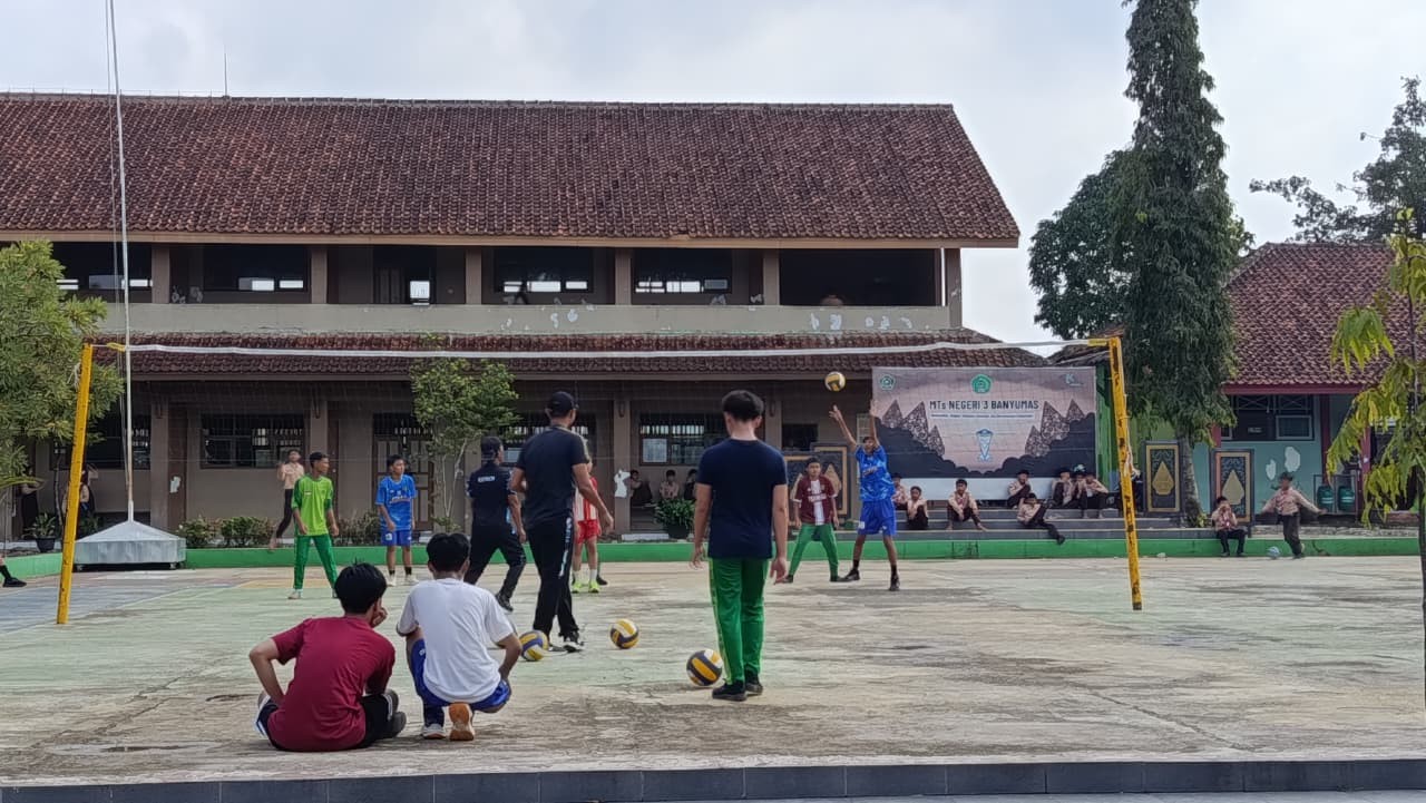 Semangat Menggelora: Atlet Voli MTs Negeri 3 Banyumas Siap Berlaga di POPDA
