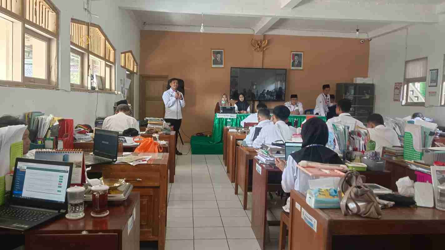 MBG Naik Kelas! SPPG Silado 1 Sosialisasikan Regulasi Baru di MTs Negeri 3 Banyumas