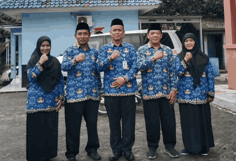 Peringati Hari Sumpah Pemuda ke-98, Perwakilan GTK dan Murid MTsN 2 Banyumas Ikuti Upacara Kecamatan Tambak