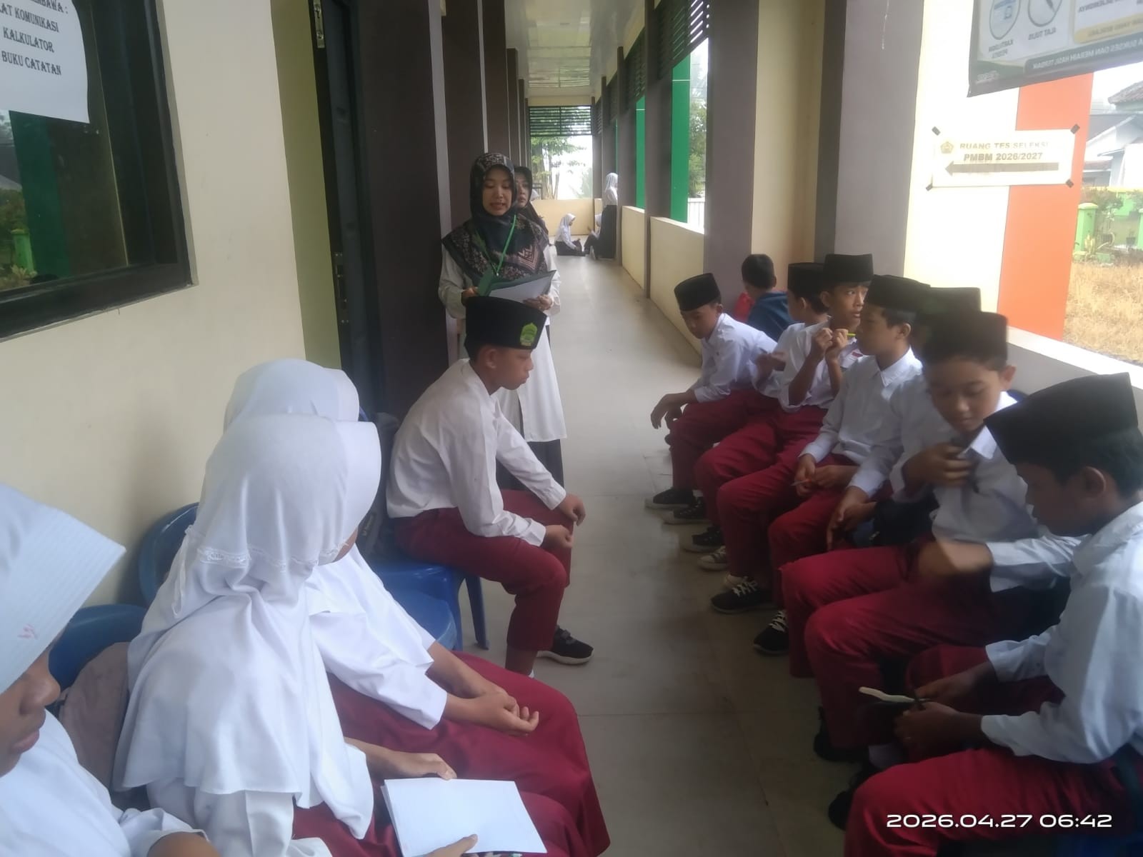 Gelombang 2 TKA MI di MTs Negeri 3 Banyumas: Persiapan Matang, Pelaksanaan Hari Pertama Sukses Total