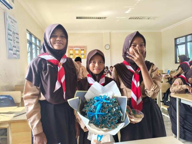 Belajar Bahasa Indonesia Makin Seru! Kelas 7 MTs Negeri 3 Banyumas Sulap Teks Prosedur Jadi Karya Kreatif dan Vlog