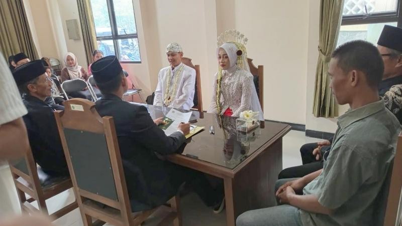 Jangan Pernah Memberi Ruang bagi Kekerasan dalam Rumah Tangga, Bimwin KUA Jatilawang Kepada Catin