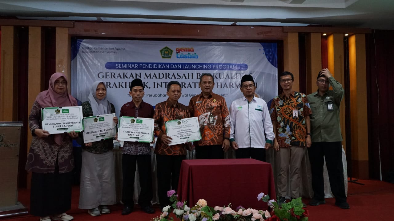 Penyerahan Bantuan Laptop dan Printer untuk Mts Maarif Lumbir, MI Muhammadiyah Pasir Wetan, MI Maarif Plangkapan Tambak