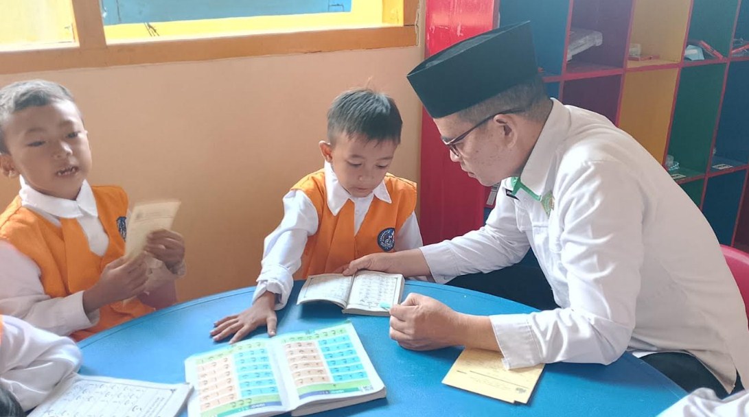 Penyuluh Agama Beri Pendampingan BTA di TPQ Kemala Bhayangkari 13 Wangon