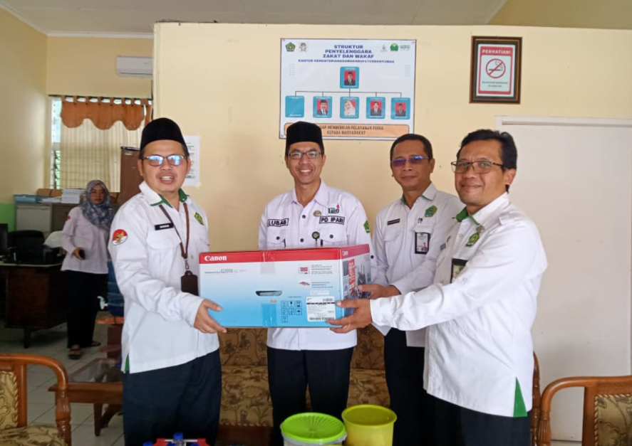 Penyerahan Bantuan Printer untuk IPARI