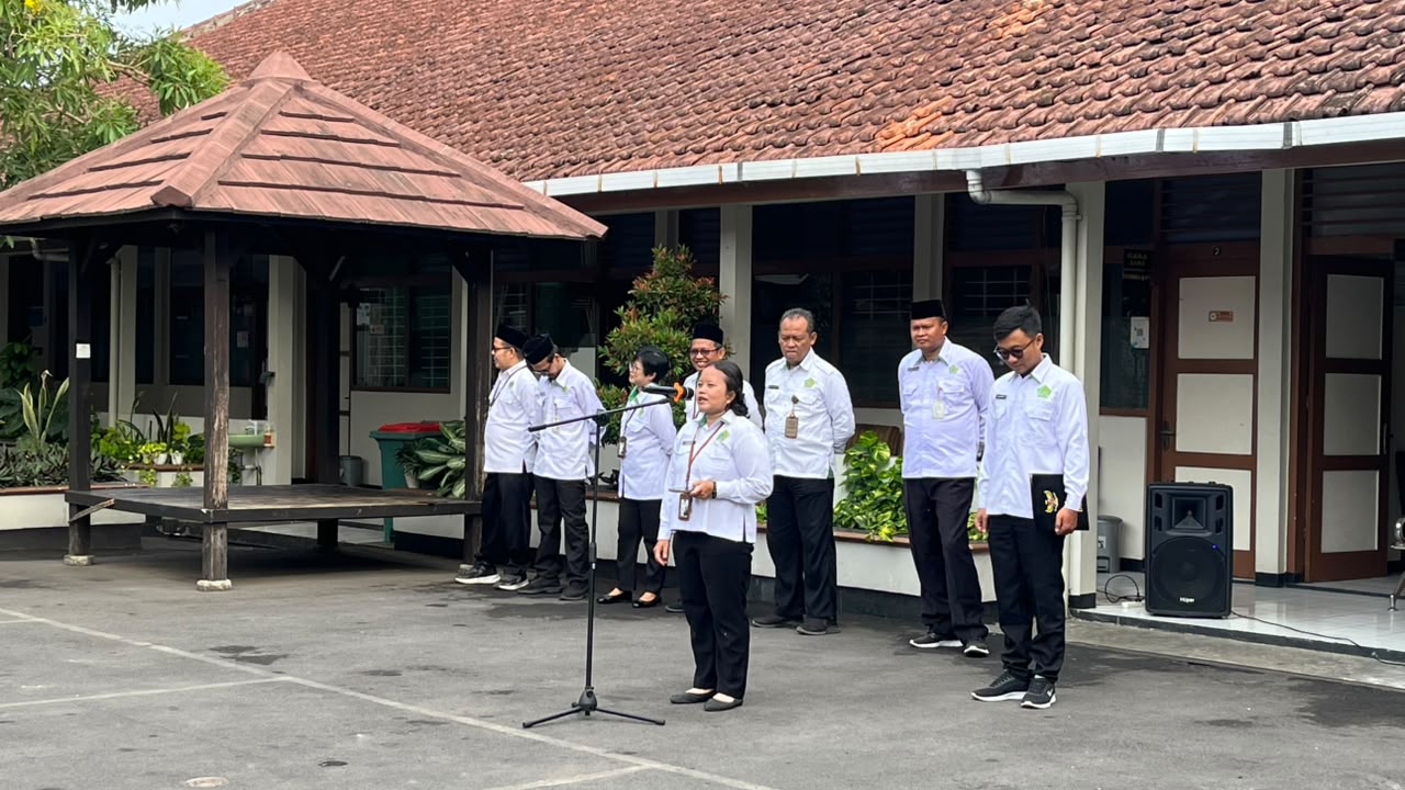 Setiap pegawai harus memberikan pelayanan yang terbaik dan berintegritas
