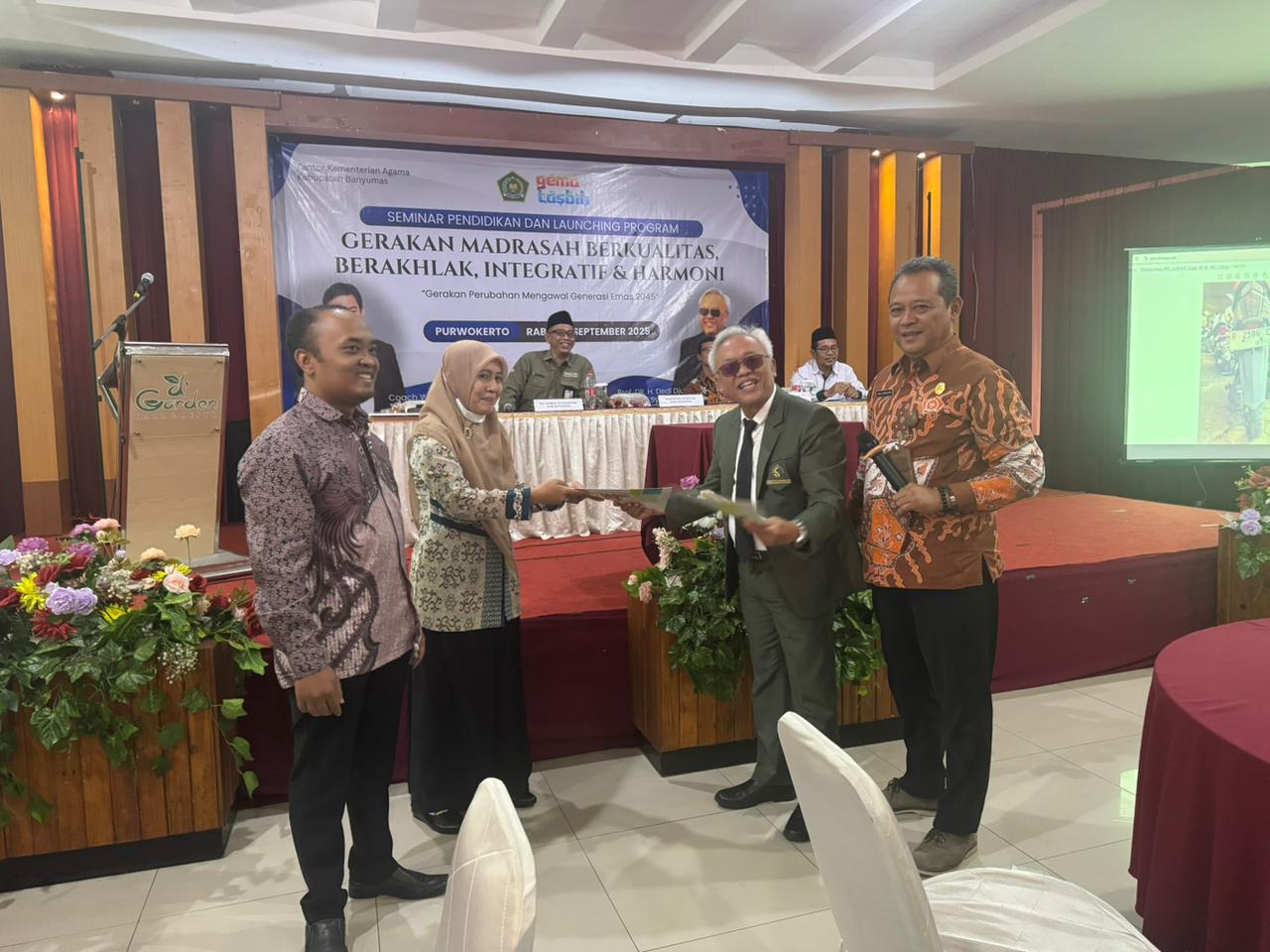 Pemberian Bantuan Ban Sepeda Motor